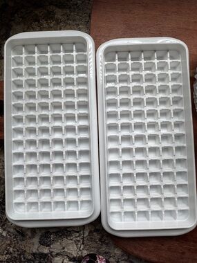 White Portable Ice Cube Tray Duo - Efficient 84-Cube Design